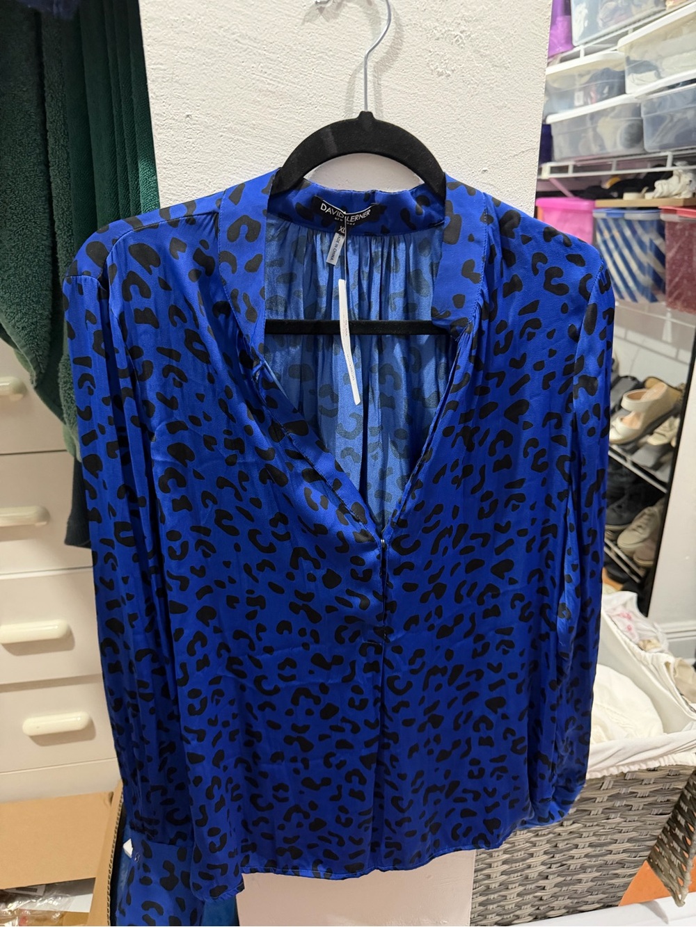 NWT EVEREVE Blue Leopard Print V-Neck Blouse
